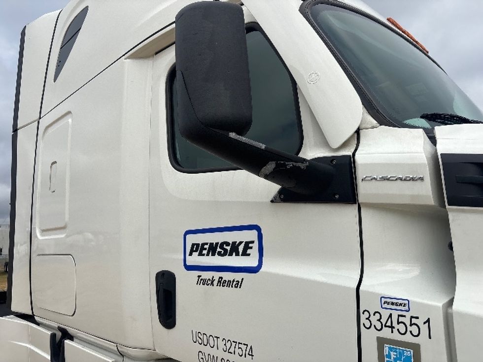 Sleeper Tractor-Heavy Duty Tractors-Freightliner-2021-T12664ST-Albany-GA-606,528\n\t\tmiles-$ 61,500 - Image 23