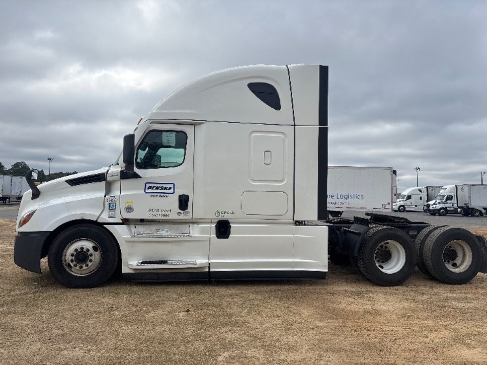 2021 Freightliner Cascadia 126" Sleeper Cab photo 4