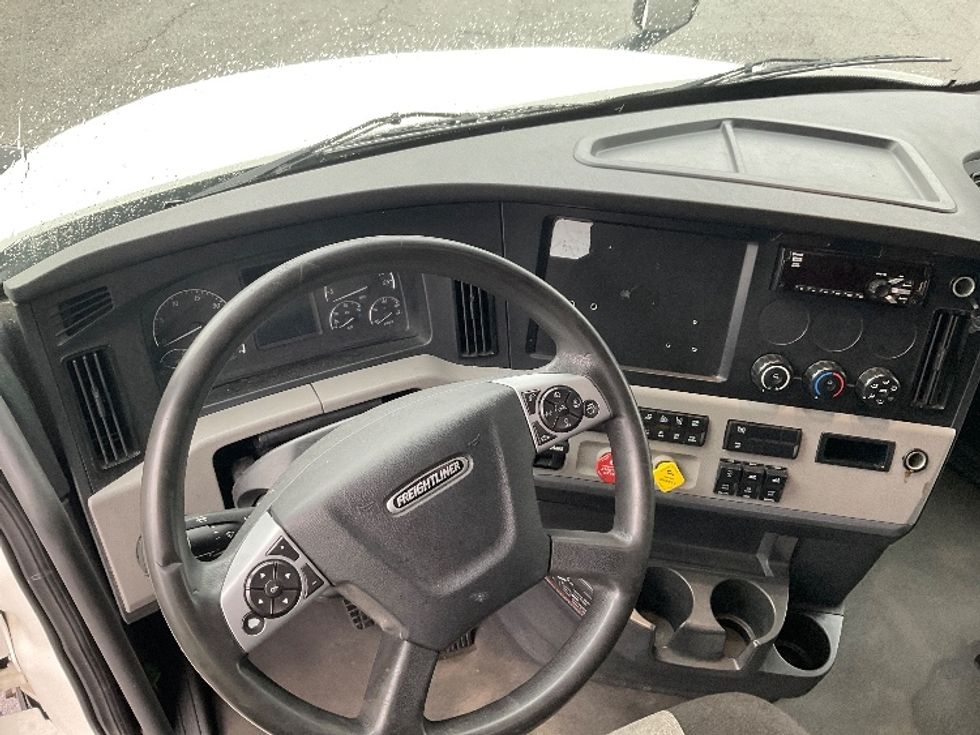 Sleeper Tractor-Heavy Duty Tractors-Freightliner-2021-T12664ST-Albany-NY-467,587\n\t\tmiles-$ 66,500 - Image 10