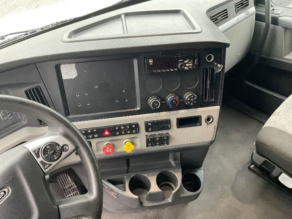 Sleeper Tractor-Heavy Duty Tractors-Freightliner-2021-T12664ST-Albany-NY-467,587\n\t\tmiles-$ 66,500 - Image 11