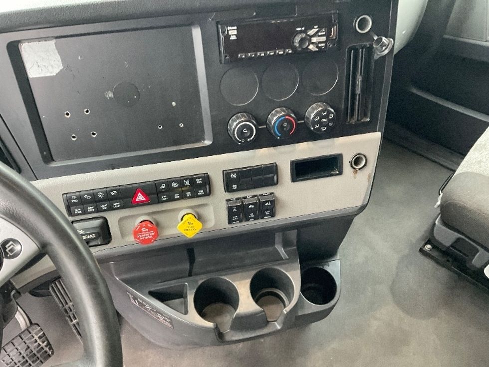 Sleeper Tractor-Heavy Duty Tractors-Freightliner-2021-T12664ST-Albany-NY-467,587\n\t\tmiles-$ 66,500 - Image 12