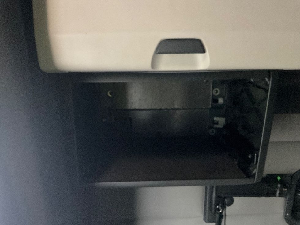 Sleeper Tractor-Heavy Duty Tractors-Freightliner-2021-T12664ST-Albany-NY-467,587\n\t\tmiles-$ 66,500 - Image 19