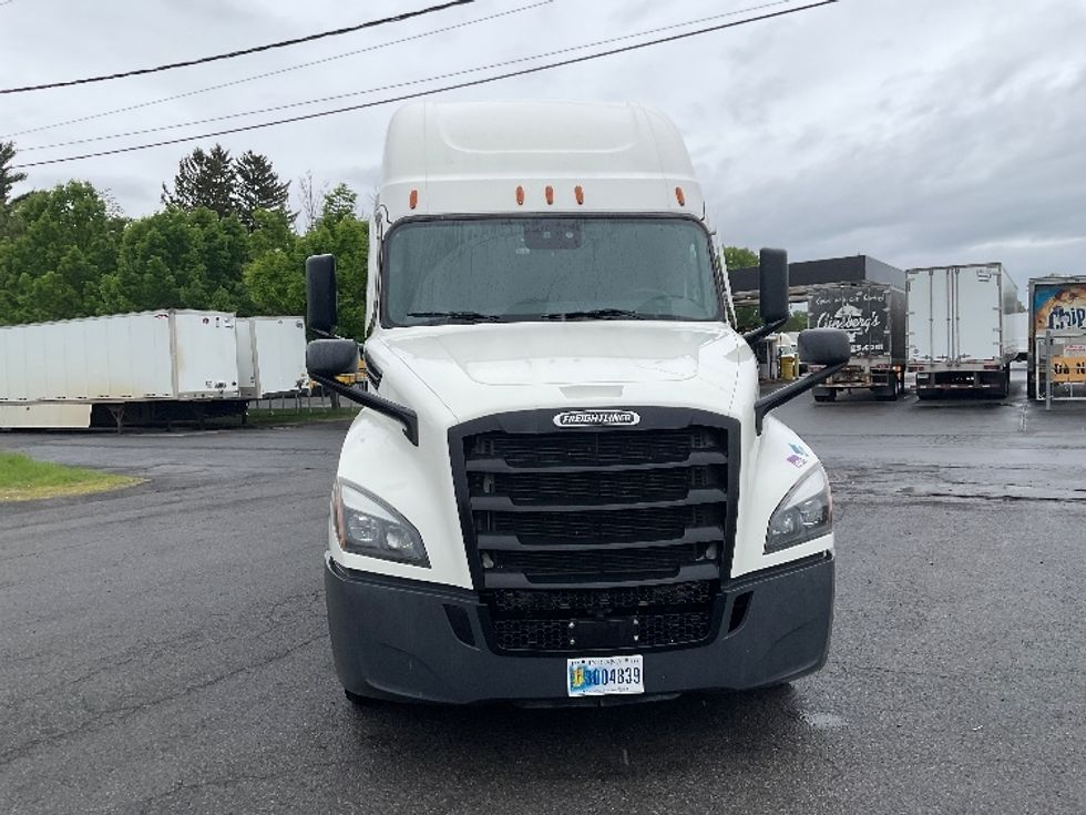 Sleeper Tractor-Heavy Duty Tractors-Freightliner-2021-T12664ST-Albany-NY-467,587\n\t\tmiles-$ 66,500 - Image 2