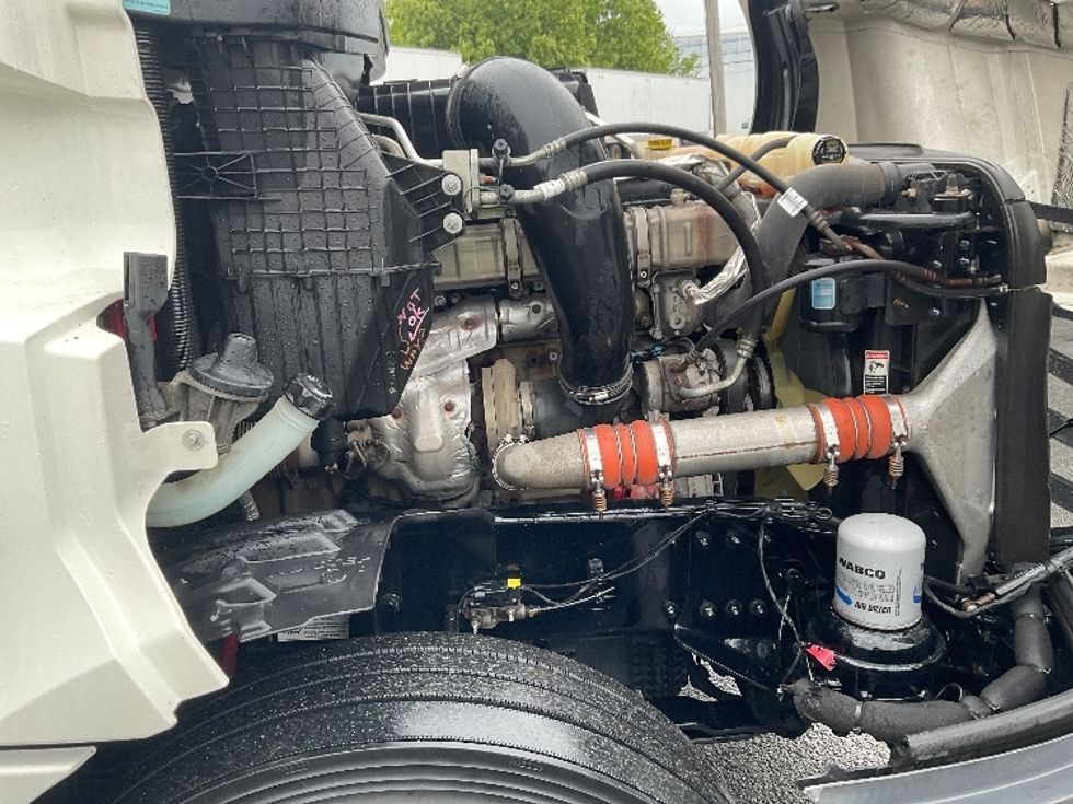 Sleeper Tractor-Heavy Duty Tractors-Freightliner-2021-T12664ST-Albany-NY-467,587\n\t\tmiles-$ 66,500 - Image 20