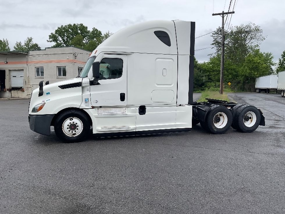 Sleeper Tractor-Heavy Duty Tractors-Freightliner-2021-T12664ST-Albany-NY-467,587\n\t\tmiles-$ 66,500 - Image 4