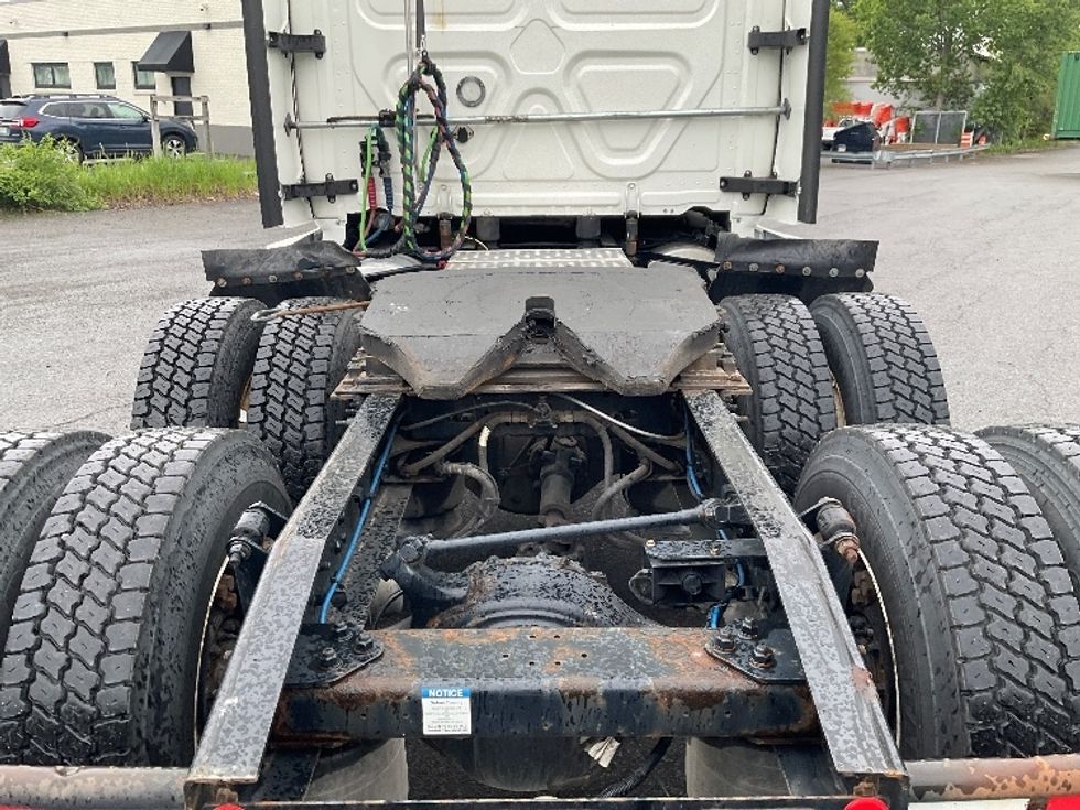 Sleeper Tractor-Heavy Duty Tractors-Freightliner-2021-T12664ST-Albany-NY-467,587\n\t\tmiles-$ 66,500 - Image 6