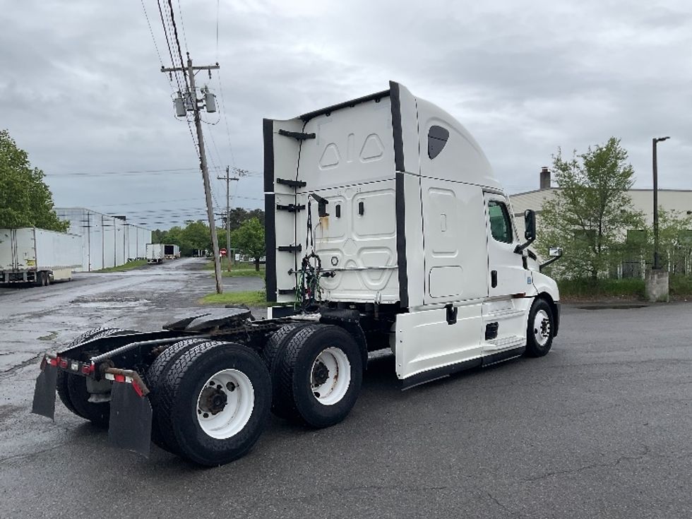 Sleeper Tractor-Heavy Duty Tractors-Freightliner-2021-T12664ST-Albany-NY-467,587\n\t\tmiles-$ 66,500 - Image 7