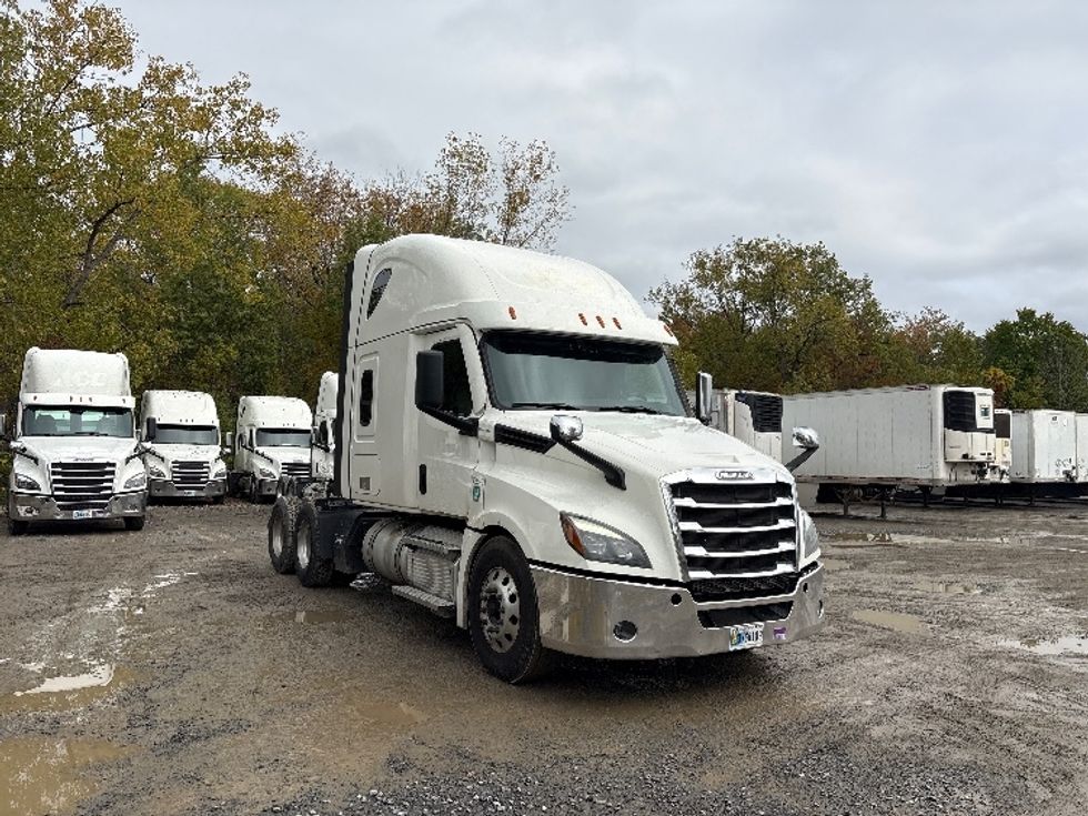 Sleeper Tractor-Heavy Duty Tractors-Freightliner-2021-T12664ST-Albany-NY-635,722\n\t\tmiles-$ 53,500 - Image 1