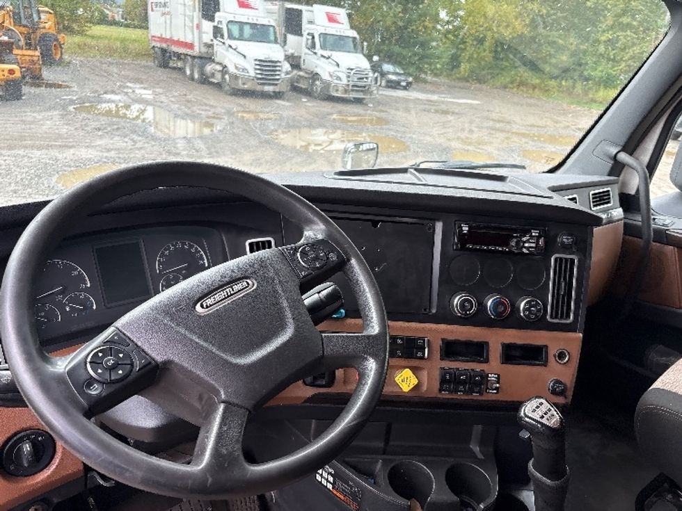 Sleeper Tractor-Heavy Duty Tractors-Freightliner-2021-T12664ST-Albany-NY-635,722\n\t\tmiles-$ 53,500 - Image 10