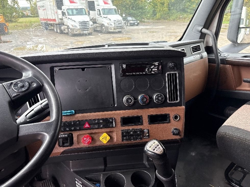 Sleeper Tractor-Heavy Duty Tractors-Freightliner-2021-T12664ST-Albany-NY-635,722\n\t\tmiles-$ 53,500 - Image 11