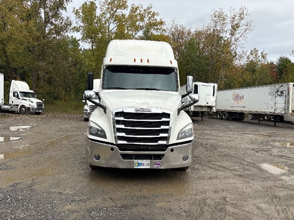 Sleeper Tractor-Heavy Duty Tractors-Freightliner-2021-T12664ST-Albany-NY-635,722\n\t\tmiles-$ 53,500 - Image 2