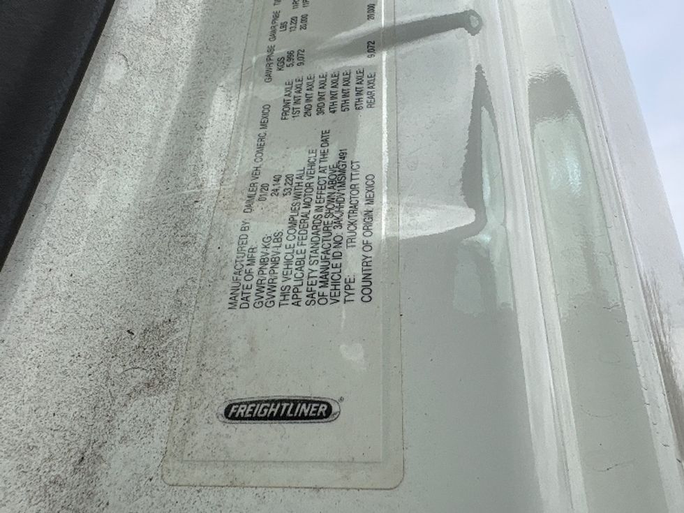 Sleeper Tractor-Heavy Duty Tractors-Freightliner-2021-T12664ST-Albany-NY-635,722\n\t\tmiles-$ 53,500 - Image 22