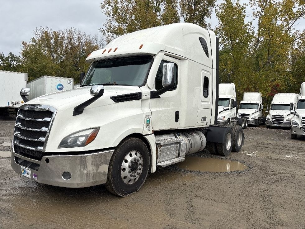 Sleeper Tractor-Heavy Duty Tractors-Freightliner-2021-T12664ST-Albany-NY-635,722\n\t\tmiles-$ 53,500 - Image 3