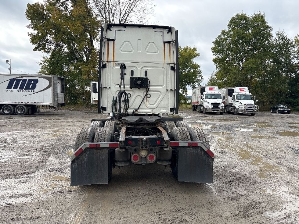 Sleeper Tractor-Heavy Duty Tractors-Freightliner-2021-T12664ST-Albany-NY-635,722\n\t\tmiles-$ 53,500 - Image 6