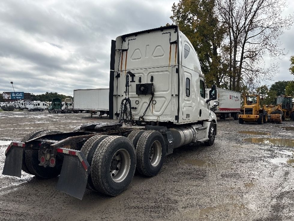 Sleeper Tractor-Heavy Duty Tractors-Freightliner-2021-T12664ST-Albany-NY-635,722\n\t\tmiles-$ 53,500 - Image 7