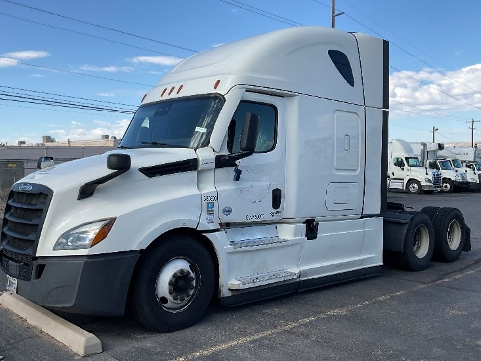 2021 Freightliner Cascadia 126" Sleeper Cab photo 3