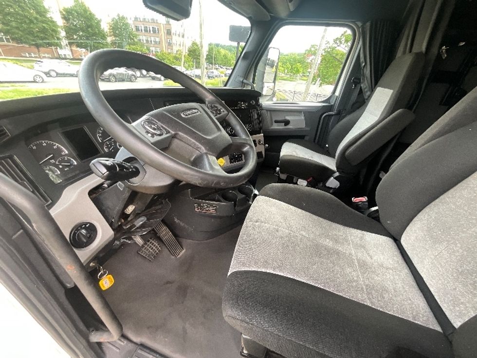 Sleeper Tractor-Heavy Duty Tractors-Freightliner-2021-T12664ST-Alexandria-VA-574,477\n\t\tmiles-$ 58,000 - Image 10