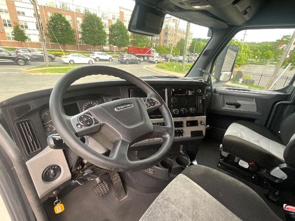 Sleeper Tractor-Heavy Duty Tractors-Freightliner-2021-T12664ST-Alexandria-VA-574,477\n\t\tmiles-$ 58,000 - Image 11