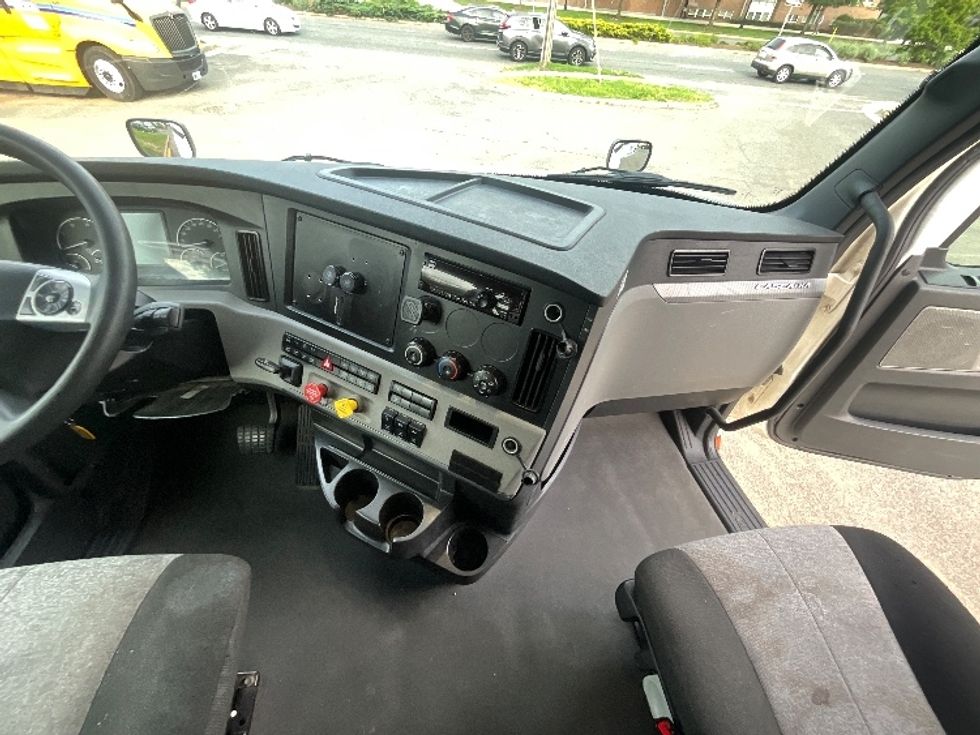 Sleeper Tractor-Heavy Duty Tractors-Freightliner-2021-T12664ST-Alexandria-VA-574,477\n\t\tmiles-$ 58,000 - Image 12