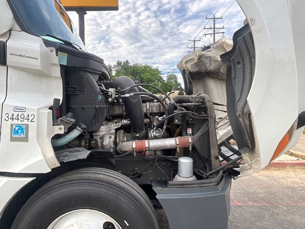 Sleeper Tractor-Heavy Duty Tractors-Freightliner-2021-T12664ST-Alexandria-VA-574,477\n\t\tmiles-$ 58,000 - Image 20