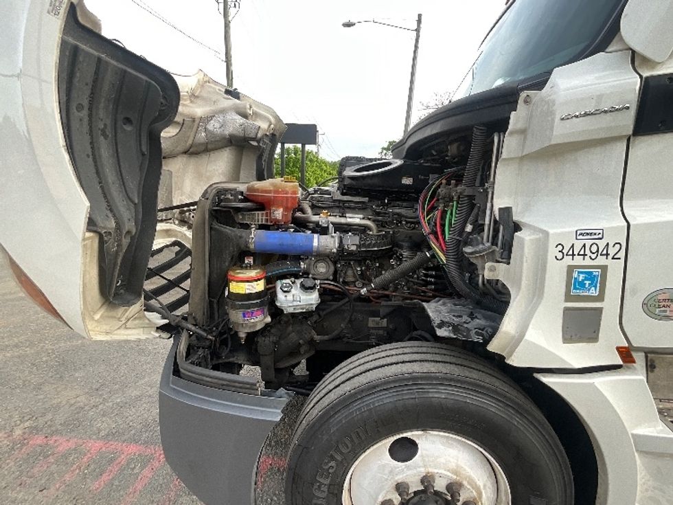 Sleeper Tractor-Heavy Duty Tractors-Freightliner-2021-T12664ST-Alexandria-VA-574,477\n\t\tmiles-$ 58,000 - Image 21