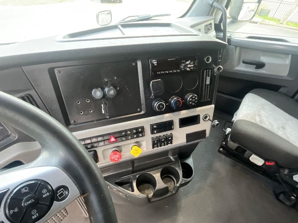 Sleeper Tractor-Heavy Duty Tractors-Freightliner-2021-T12664ST-Alexandria-VA-574,477\n\t\tmiles-$ 58,000 - Image 22