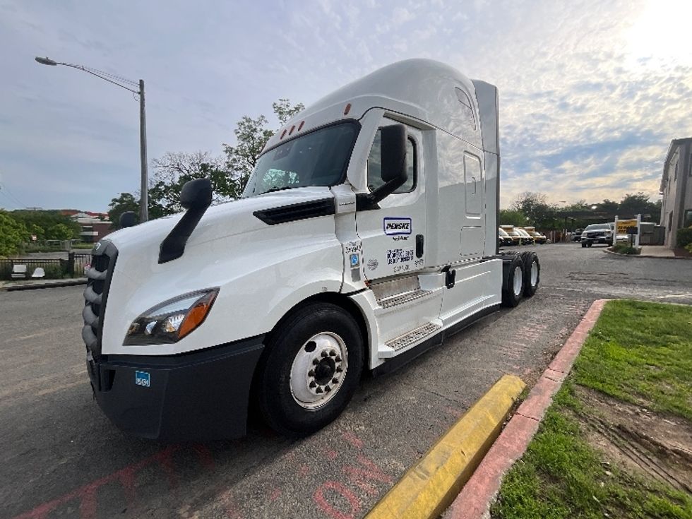 Sleeper Tractor-Heavy Duty Tractors-Freightliner-2021-T12664ST-Alexandria-VA-574,477\n\t\tmiles-$ 58,000 - Image 3