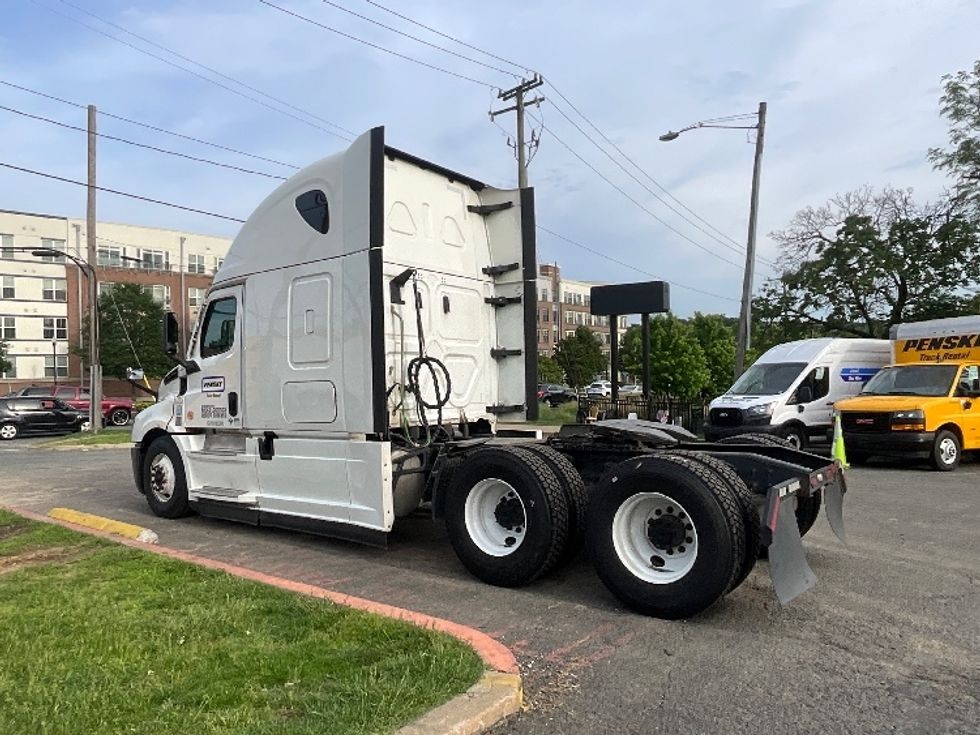 Sleeper Tractor-Heavy Duty Tractors-Freightliner-2021-T12664ST-Alexandria-VA-574,477\n\t\tmiles-$ 58,000 - Image 5