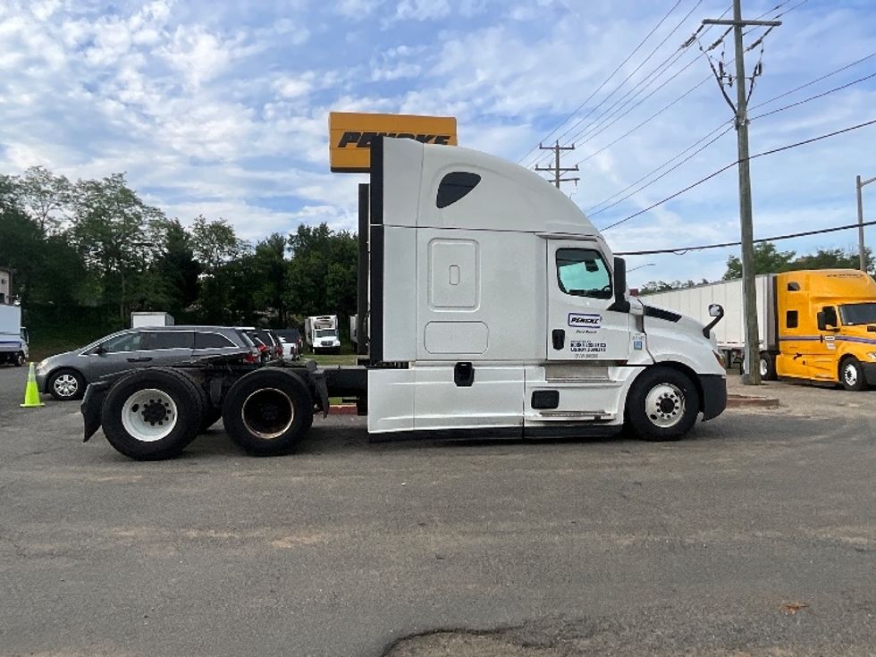 Sleeper Tractor-Heavy Duty Tractors-Freightliner-2021-T12664ST-Alexandria-VA-574,477\n\t\tmiles-$ 58,000 - Image 8