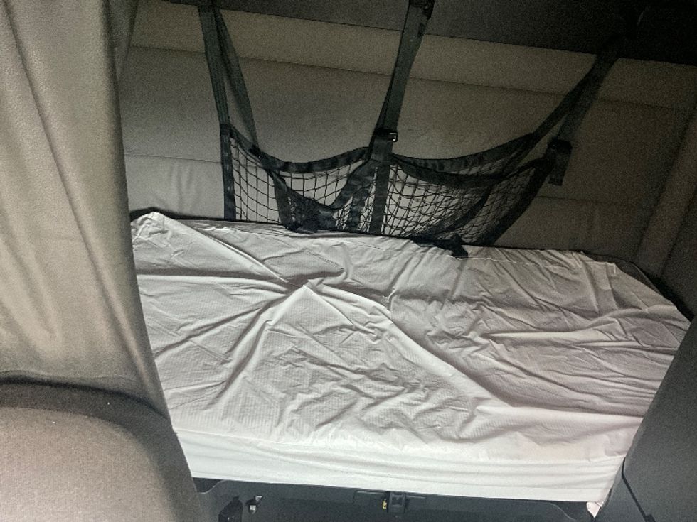 Sleeper Tractor-Heavy Duty Tractors-Freightliner-2021-T12664ST-Alexandria-VA-595,132\n\t\tmiles-$ 54,000 - Image 16