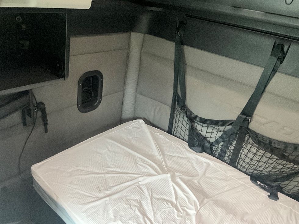 Sleeper Tractor-Heavy Duty Tractors-Freightliner-2021-T12664ST-Alexandria-VA-595,132\n\t\tmiles-$ 54,000 - Image 18