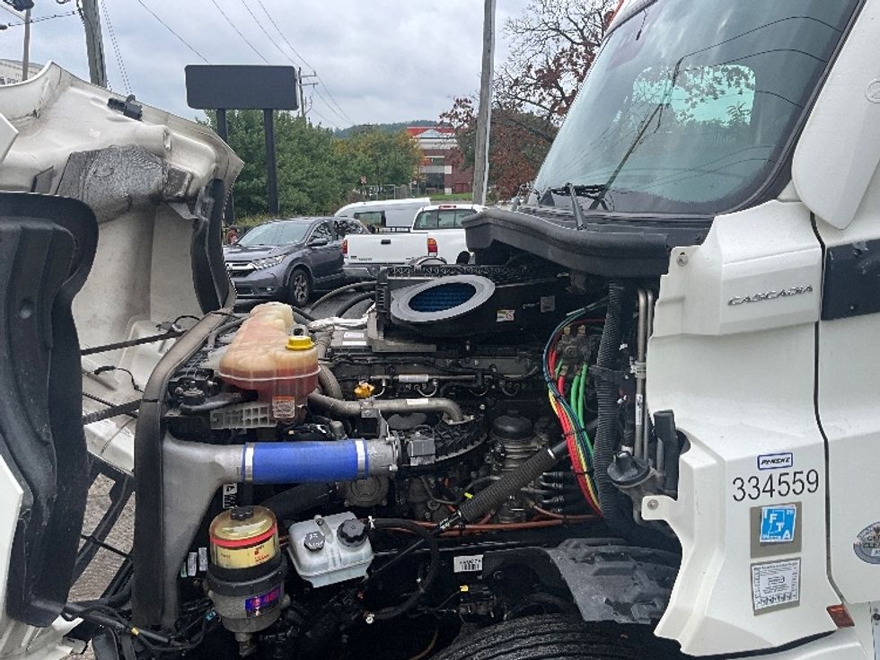 Sleeper Tractor-Heavy Duty Tractors-Freightliner-2021-T12664ST-Alexandria-VA-595,132\n\t\tmiles-$ 54,000 - Image 20