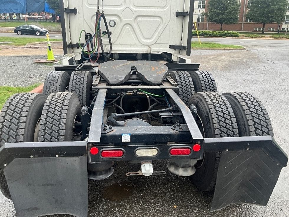 Sleeper Tractor-Heavy Duty Tractors-Freightliner-2021-T12664ST-Alexandria-VA-595,132\n\t\tmiles-$ 54,000 - Image 5