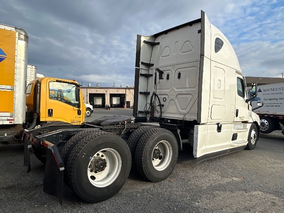Sleeper Tractor-Heavy Duty Tractors-Freightliner-2021-T12664ST-Alexandria-VA-595,132\n\t\tmiles-$ 54,000 - Image 6