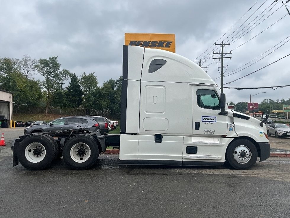 Sleeper Tractor-Heavy Duty Tractors-Freightliner-2021-T12664ST-Alexandria-VA-595,132\n\t\tmiles-$ 54,000 - Image 7