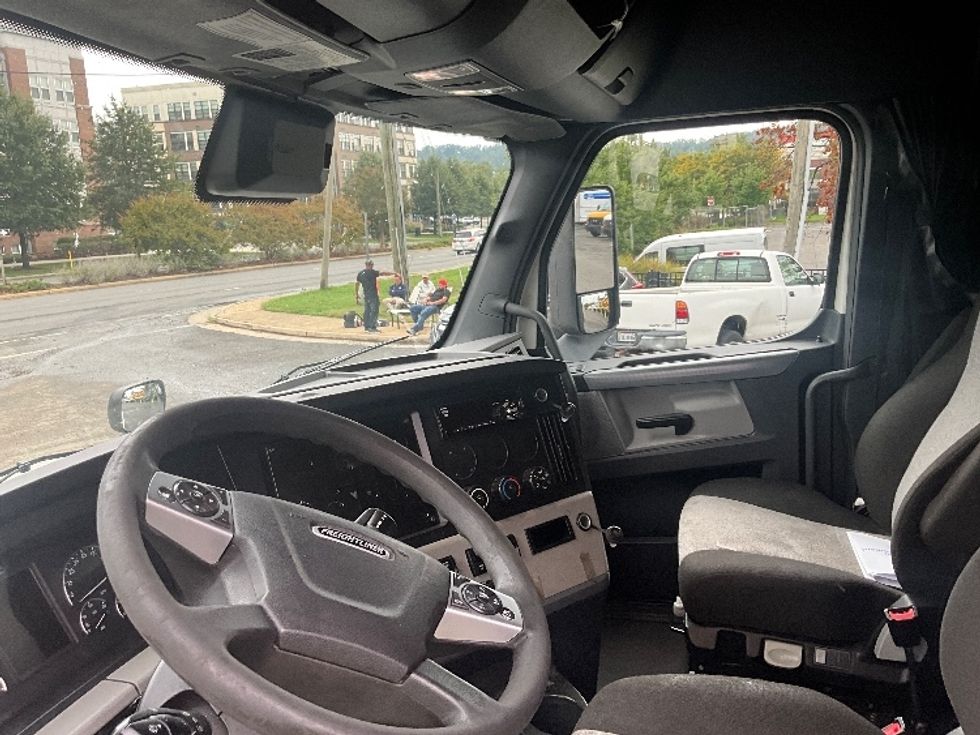 Sleeper Tractor-Heavy Duty Tractors-Freightliner-2021-T12664ST-Alexandria-VA-595,132\n\t\tmiles-$ 54,000 - Image 9