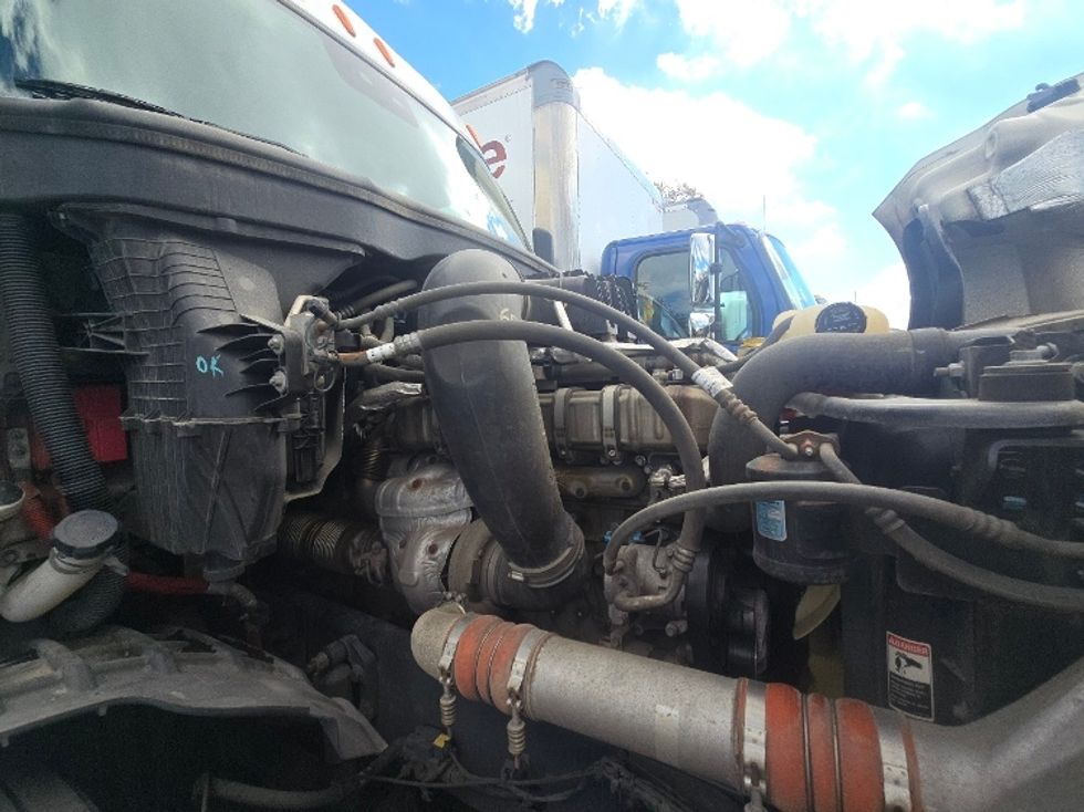 Sleeper Tractor-Heavy Duty Tractors-Freightliner-2021-T12664ST-Alexandria-VA-626,009\n\t\tmiles-$ 48,000 - Image 13