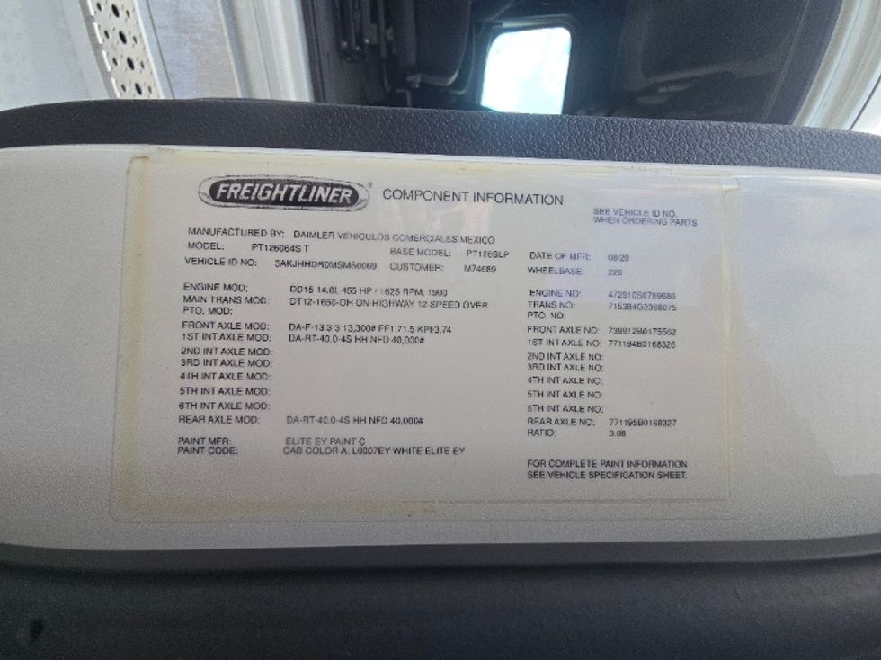 Sleeper Tractor-Heavy Duty Tractors-Freightliner-2021-T12664ST-Alexandria-VA-626,009\n\t\tmiles-$ 48,000 - Image 15