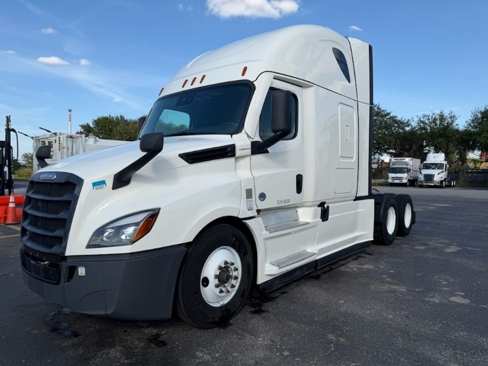 Sleeper Tractor-Heavy Duty Tractors-Freightliner-2021-T12664ST-Alexandria-VA-626,009\n\t\tmiles-$ 48,000 - Image 2