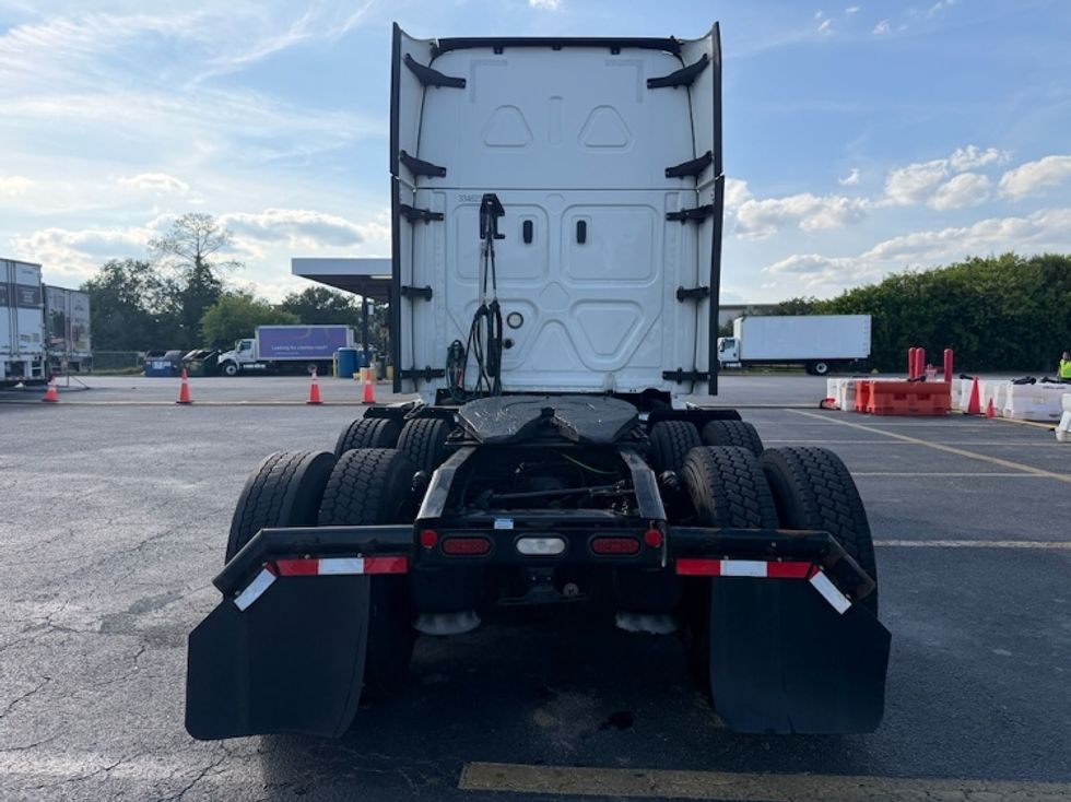 Sleeper Tractor-Heavy Duty Tractors-Freightliner-2021-T12664ST-Alexandria-VA-626,009\n\t\tmiles-$ 48,000 - Image 4