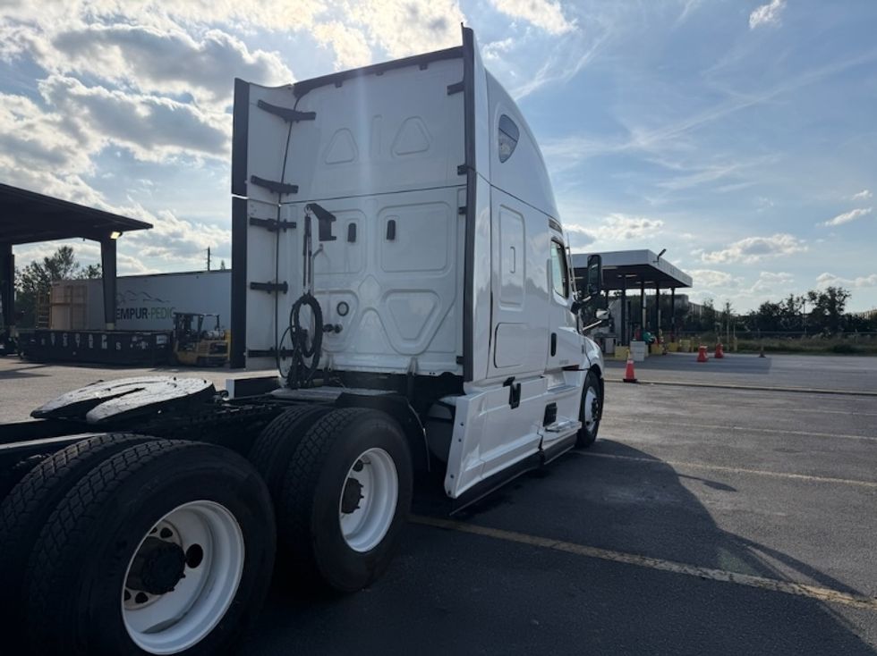 Sleeper Tractor-Heavy Duty Tractors-Freightliner-2021-T12664ST-Alexandria-VA-626,009\n\t\tmiles-$ 48,000 - Image 5