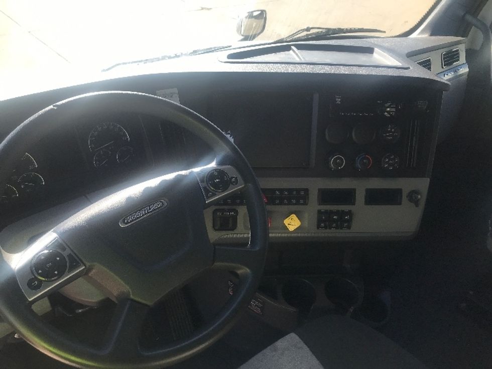 Sleeper Tractor-Heavy Duty Tractors-Freightliner-2021-T12664ST-Allen Park-MI-315,163\n\t\tmiles-$ 75,750 - Image 11