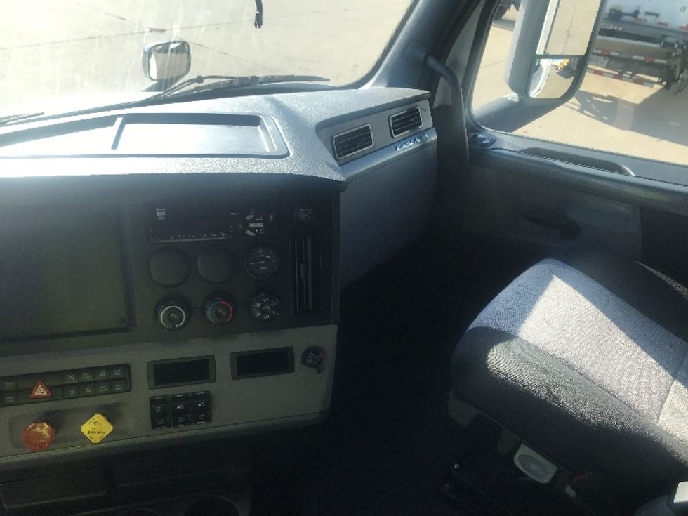 Sleeper Tractor-Heavy Duty Tractors-Freightliner-2021-T12664ST-Allen Park-MI-315,163\n\t\tmiles-$ 75,750 - Image 12
