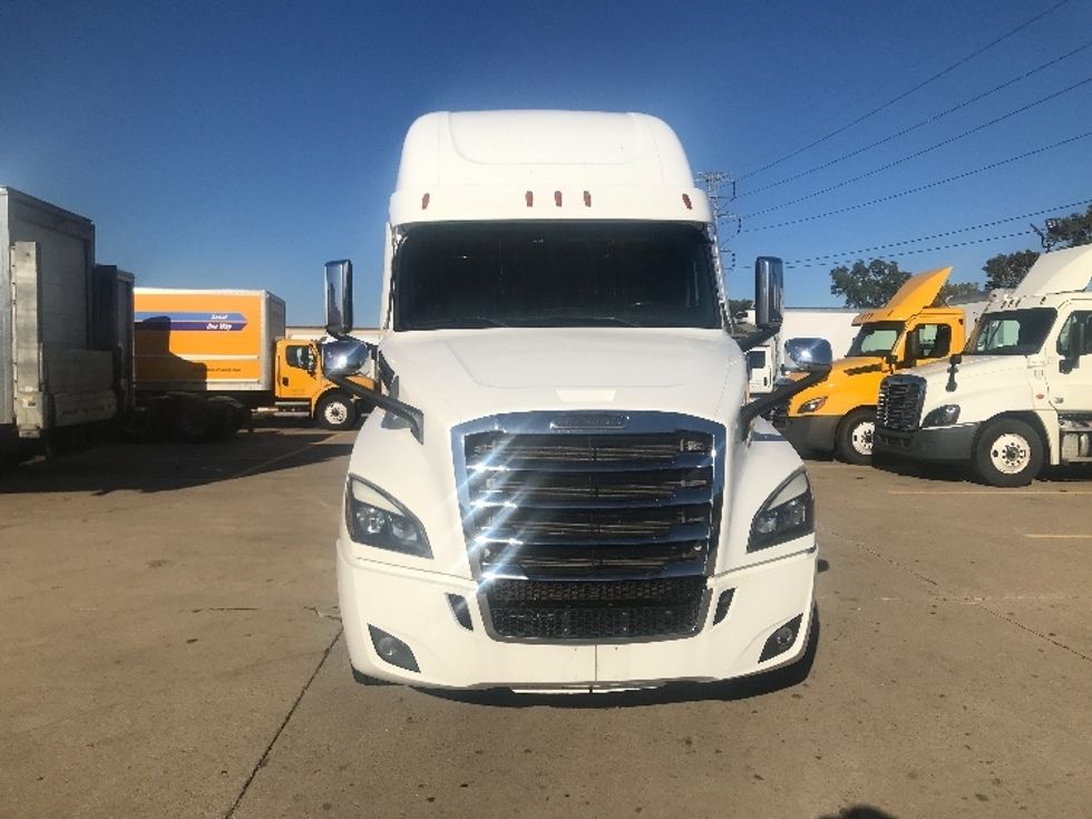 Sleeper Tractor-Heavy Duty Tractors-Freightliner-2021-T12664ST-Allen Park-MI-315,163\n\t\tmiles-$ 75,750 - Image 2