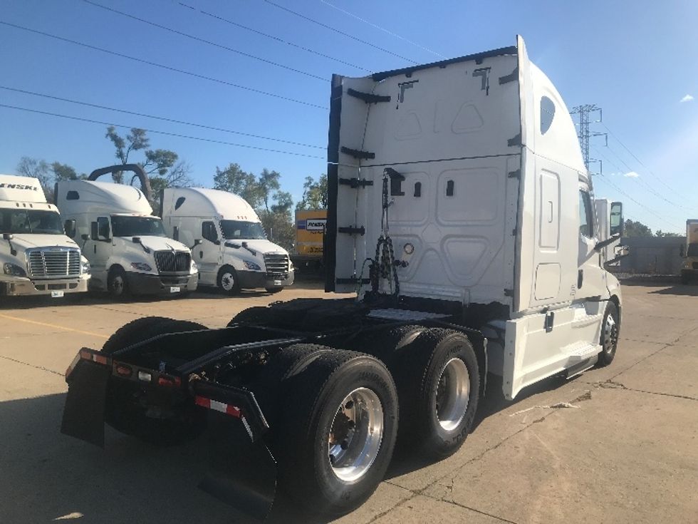 Sleeper Tractor-Heavy Duty Tractors-Freightliner-2021-T12664ST-Allen Park-MI-315,163\n\t\tmiles-$ 75,750 - Image 7