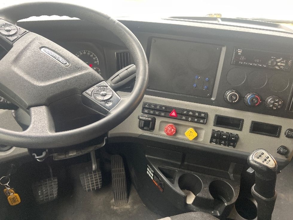 Sleeper Tractor-Heavy Duty Tractors-Freightliner-2021-T12664ST-Allen Park-MI-475,703\n\t\tmiles-$ 67,000 - Image 11
