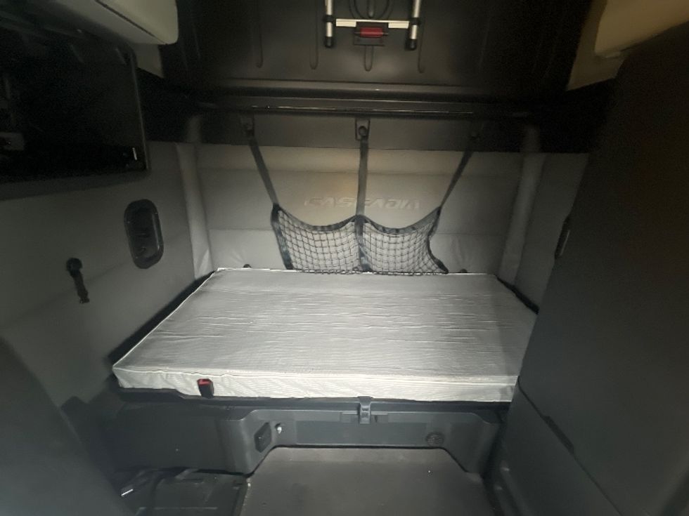 Sleeper Tractor-Heavy Duty Tractors-Freightliner-2021-T12664ST-Allen Park-MI-475,703\n\t\tmiles-$ 67,000 - Image 15