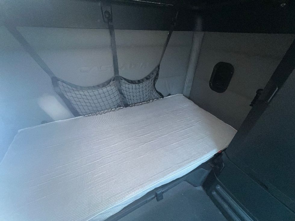 Sleeper Tractor-Heavy Duty Tractors-Freightliner-2021-T12664ST-Allen Park-MI-475,703\n\t\tmiles-$ 67,000 - Image 16