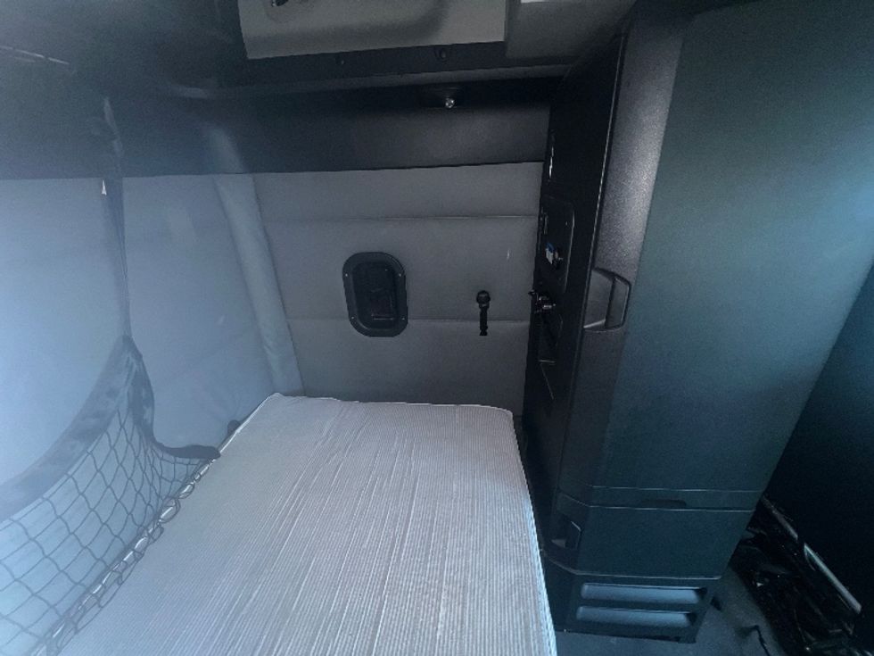 Sleeper Tractor-Heavy Duty Tractors-Freightliner-2021-T12664ST-Allen Park-MI-475,703\n\t\tmiles-$ 67,000 - Image 17