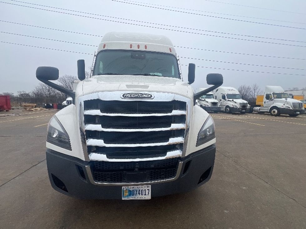 Sleeper Tractor-Heavy Duty Tractors-Freightliner-2021-T12664ST-Allen Park-MI-475,703\n\t\tmiles-$ 67,000 - Image 2